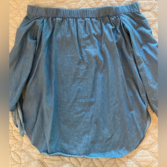 Club Monaco | Sophiya Blouse — Chambray | Size 2 - Picture 3 of 12